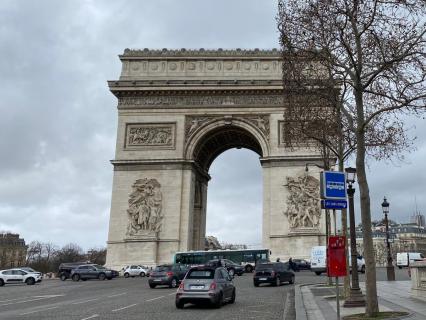 Le chantier pour l'empaquetage de l'Arc de triomphe commence