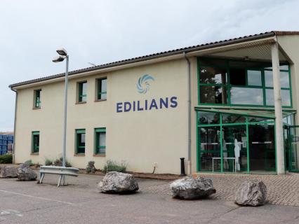 Tuiles terre cuite : un outil de production de pointe et un marché dynamique pour Edilians