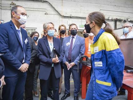 Rentrée de l’apprentissage : Elisabeth Borne choisit le BTP