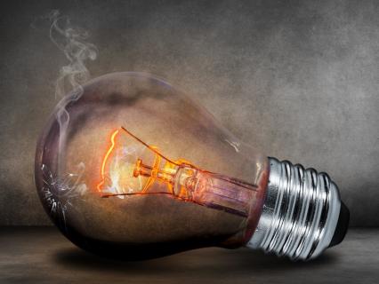 Ne signez pas aujourd'hui des contrats d'énergie aux prix exorbitants, conseille E. Macron