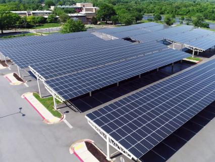 Les ombrières photovoltaïques sur les parkings constituent un énorme potentiel de 10 GWc