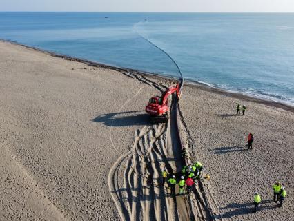 Premiers travaux en mer pour des éoliennes flottantes en Méditerranée