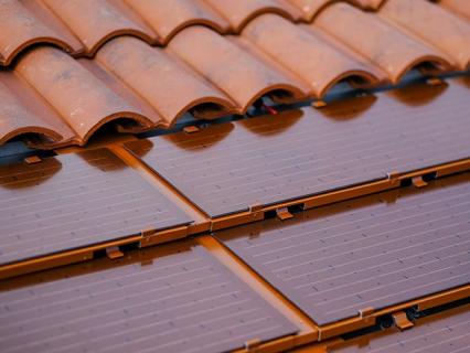 Performance énergétique & esthétisme : découvrez la Tuile Solaire Max EDILIANS