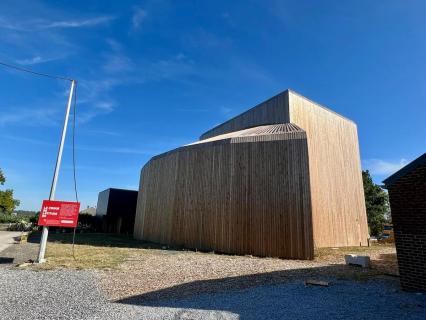 Chapiteaux sédentaires en bois : le cirque renouvelle le spectacle-écran