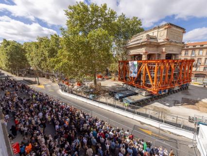 Déplacement spectaculaire d'un monument de 950 tonnes à Toulouse