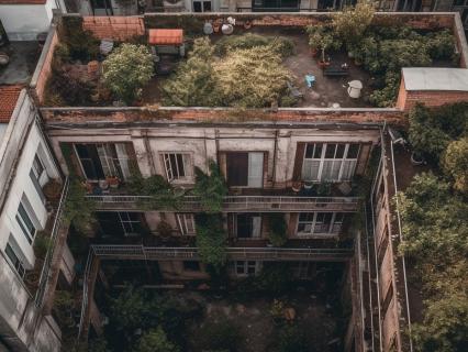 Le gouvernement annonce une loi contre l'habitat indigne pour début 2024