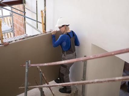 L’intégration des femmes dans les métiers du Bâtiment : état des lieux