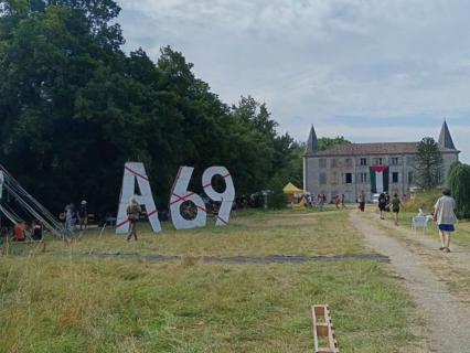 Le chantier de l'A69, la Turboteuf au château de Scopont et le ministre de l'Intérieur