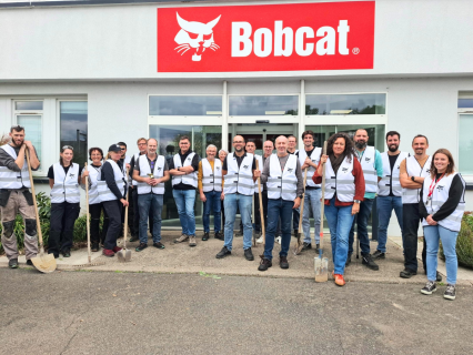 Bâtir un monde meilleur : le bénévolat des employés Doosan Bobcat à travers le monde
