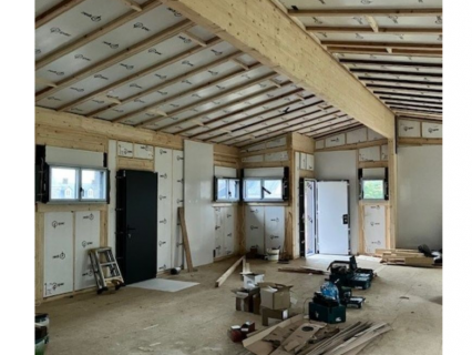 La maison est en carton (mais les escaliers ne sont pas en papier)