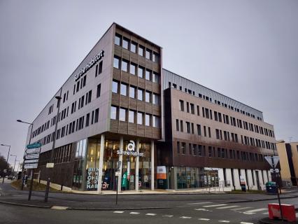 Le nouveau siège de Sarthe Habitat au Mans est un bâtiment de bureaux à énergie positive