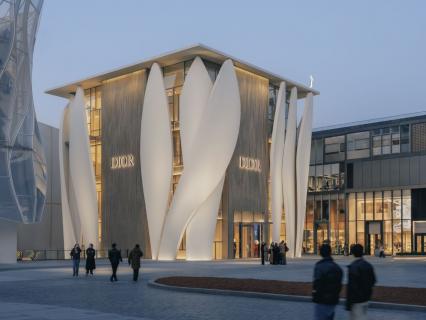 2Portzamparc livre un bâtiment-sculpture en hommage aux créations de Christian Dior