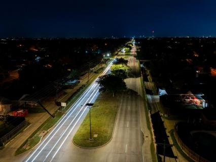 Fonroche Lighting installe 70 lampadaires solaires autonomes et entre dans le Guiness Book