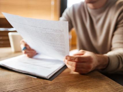 Documents de fin de contrat de travail : quand parle-t-on d’une remise tardive ?