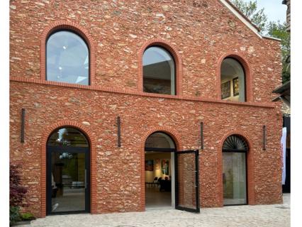 À Bièvres, A26 métamorphose La Grange aux Fraises en lieu culturel durable