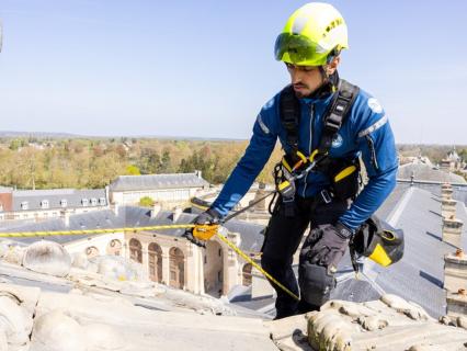 Petzl sort l’artillerie lourde pour sécuriser les pros de la hauteur