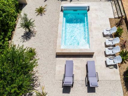 La piscine-apéro, le nouveau luxe extérieur qui ne se mesure plus en mètres carrés