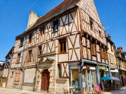 Rénovation énergétique : un nouveau guide des ABF pour le bâti patrimonial