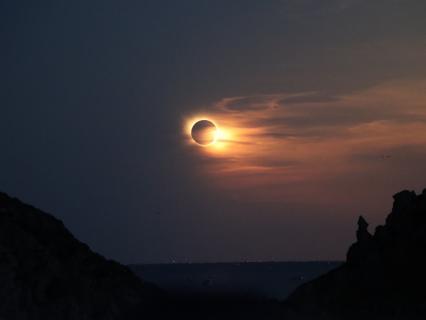 Éclipse solaire : a-t-elle vraiment fait baisser la consommation d’électricité en France ?