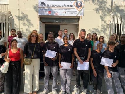 Bouygues et Eiffage recrutent 100 % des jeunes formés par Les Geeks du Bâtiment