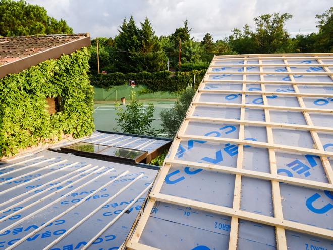 Un jardinier invente une brique de construction durable composée d