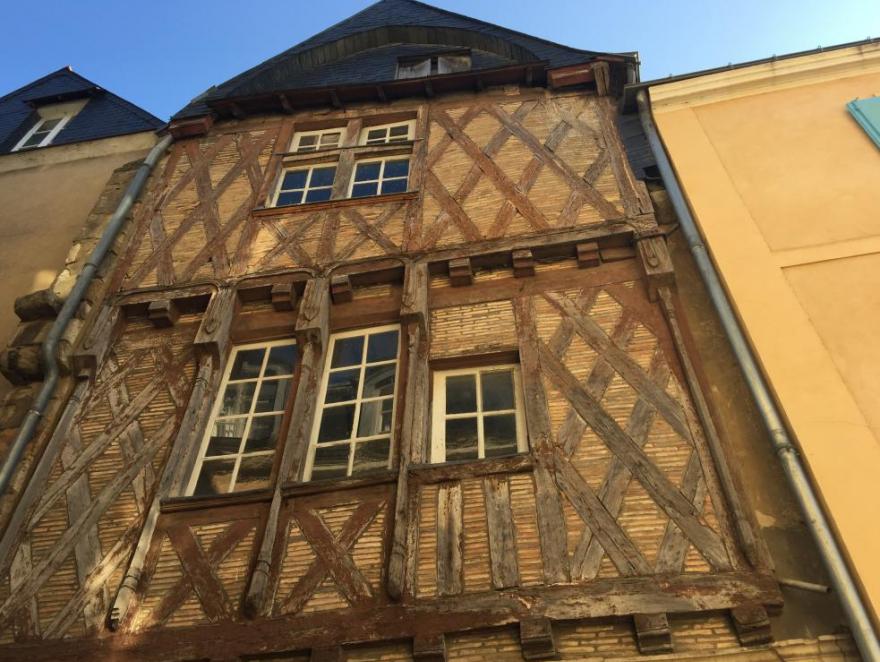Qui veut la peau des architectes des bâtiments de France ?