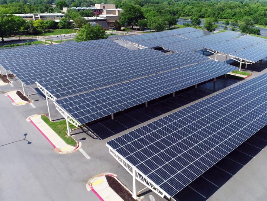 Les ombrières photovoltaïques sur les parkings constituent un énorme potentiel de 10 GWc