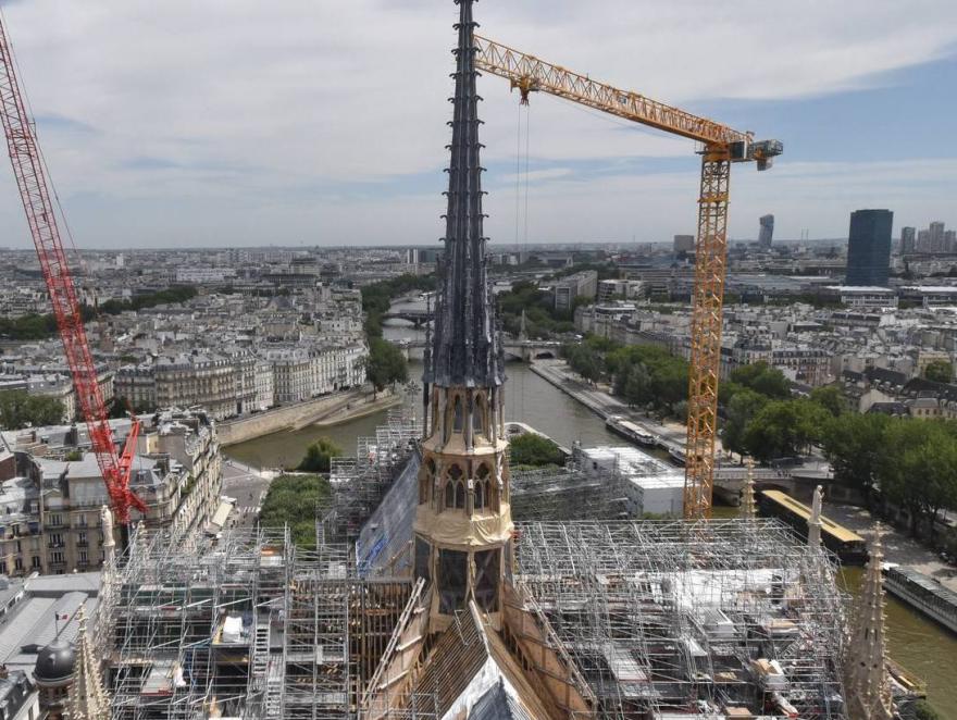Notre-Dame de Paris : hommage aux femmes et aux hommes du chantier