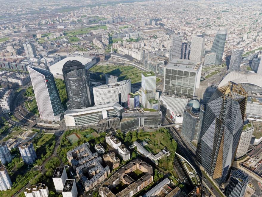 À la Défense, une "Demi-Lune" va sortir de pleine terre