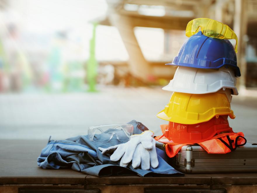 EPI, signalisation, anti-chute : le matériel clé pour protéger vos équipes