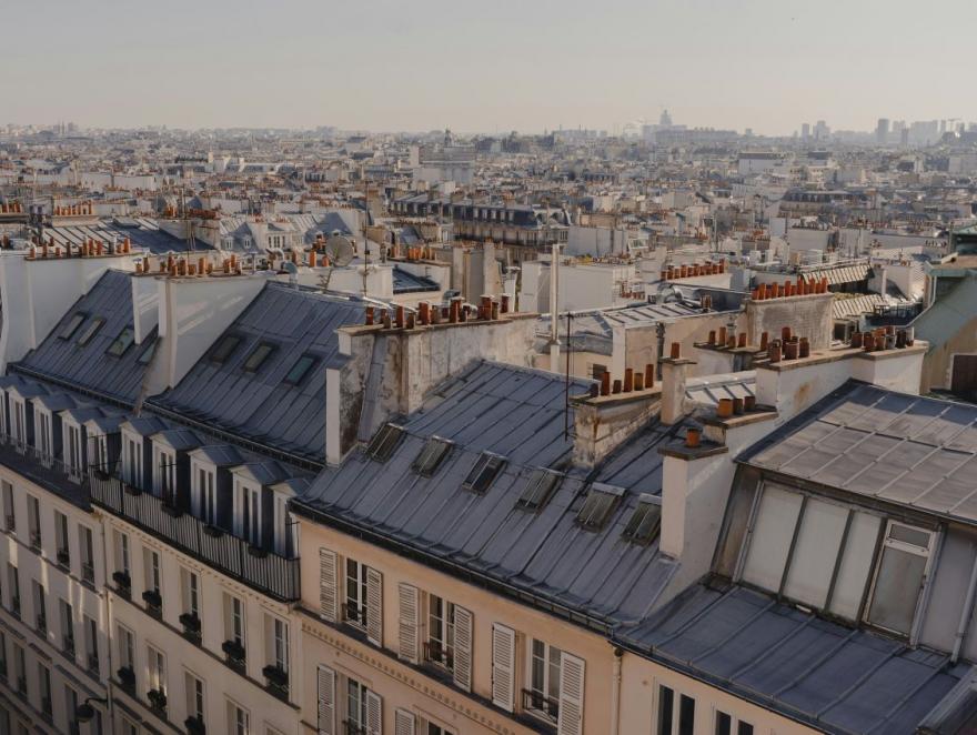 Les célèbres toits en zinc transforment Paris en four : quelles solutions ?