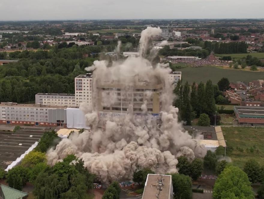 Dans les coulisses de la destruction de la plus haute tour jamais réalisée en France