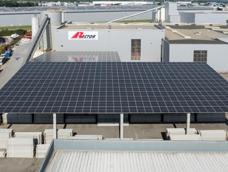 Rector lance une nouvelle activité d’ombrières industrielles photovoltaïques en béton