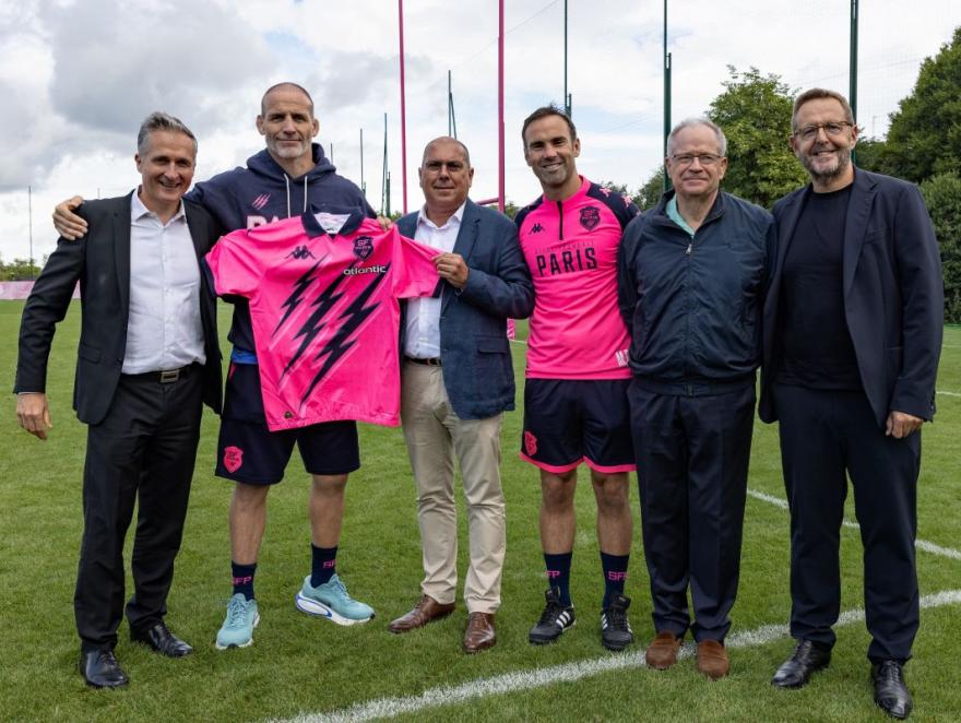 Atlantic voit la vie en rose et bleu