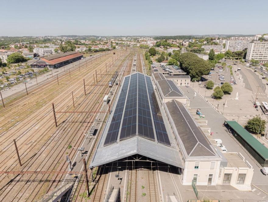 Angoulême inaugure la première verrière photovoltaïque d’une gare française