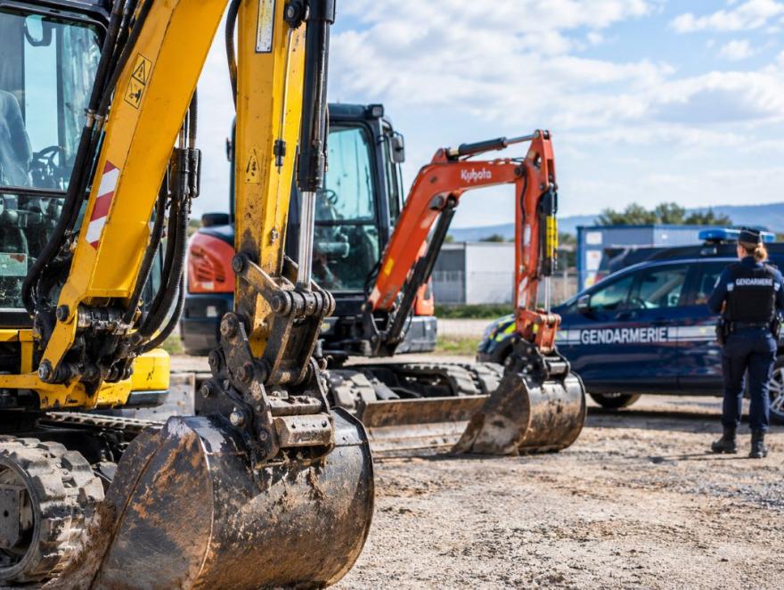 Vols d’engins de chantier : face aux réseaux, la profession mise sur la coopération