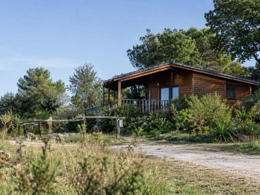 Terrain non constructible : jusqu’à 300 000 € d’amende pour une cabane illégale !