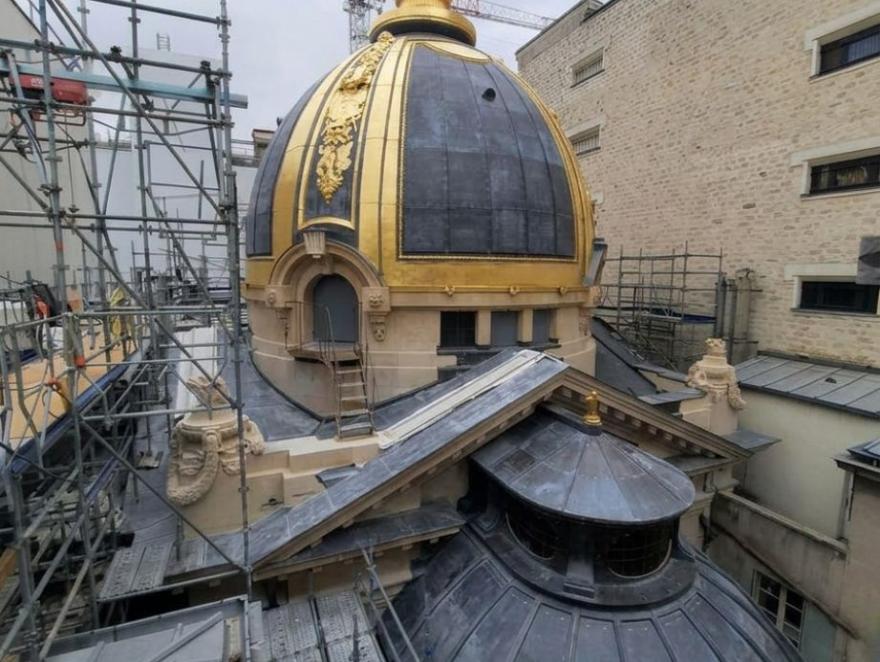 Paris cache un trésor de plomb sur ses toits : des Vosgiens lui redonnent vie