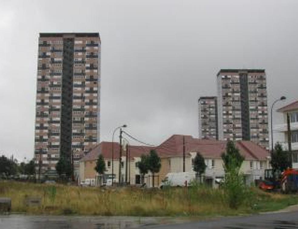 Rénovation urbaine: démolition de trois tours à Meaux