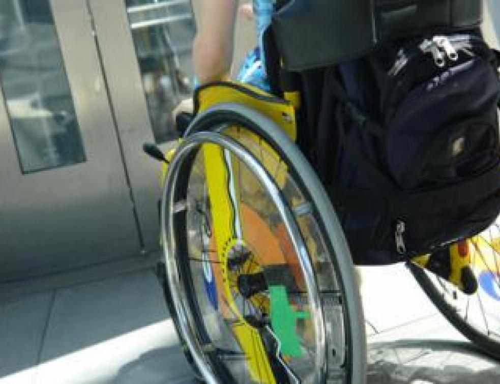 Accès des bâtiments publics neufs aux handicapés: pas de dérogation
