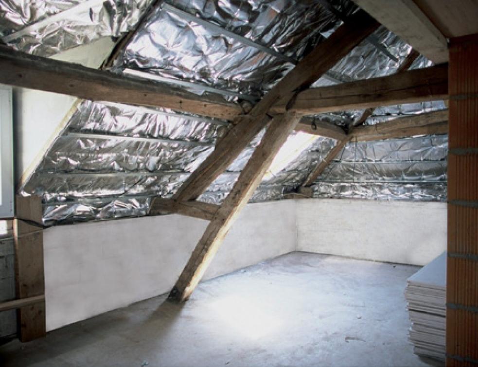 Isoler les toits et les combles durablement