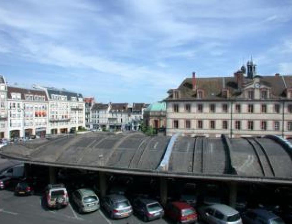 La démolition du marché de Fontainebleau suspendue