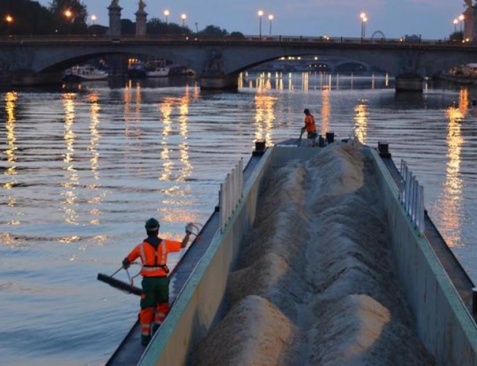 Lafarge livre 5000 tonnes de sable sur les quais de Seine