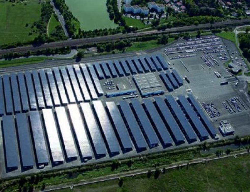 La plus grande centrale solaire sur un toit de parking