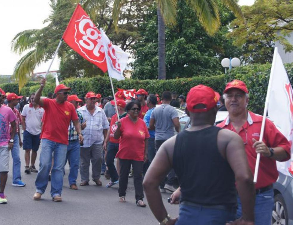 La Réunion: grève dans le BTP et barrages routiers