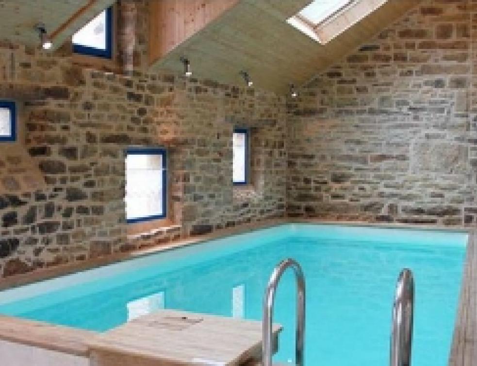 Difloisirs : Piscine intérieure en bois sur mesure pour particuliers et professionnels