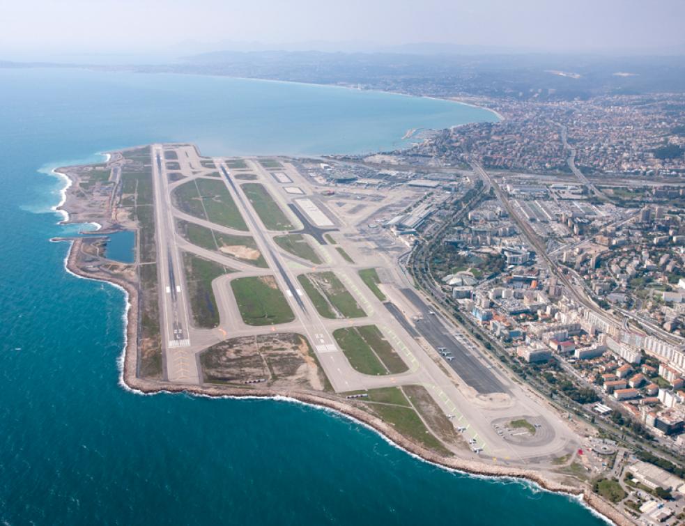 Aéroport de Nice: le département des Alpes-Maritimes vend 4% de ses parts
