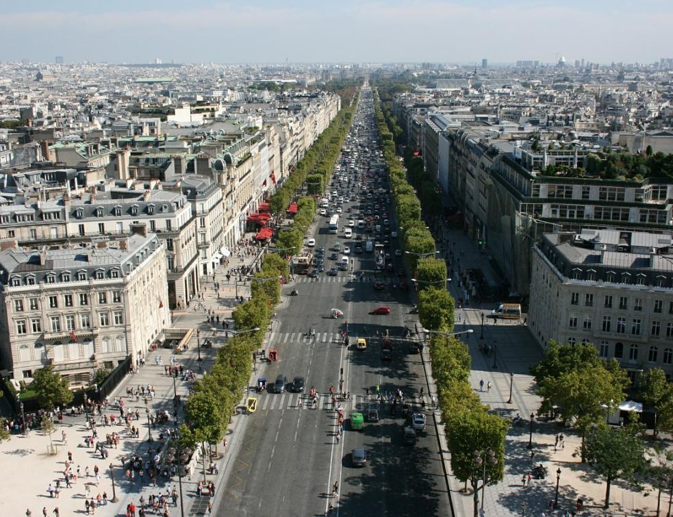 Groupama vend un immeuble des Champs-Elysées à un prix record