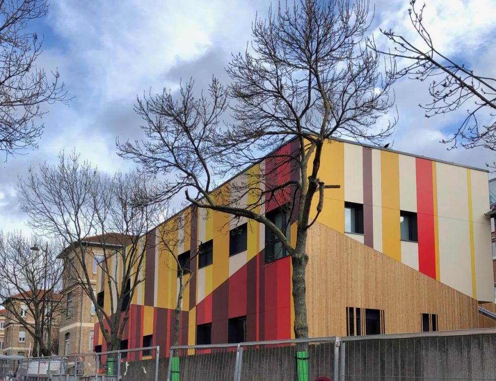 Une crèche éphémère en structure bois-acier près de l’hôpital Bichat à Paris