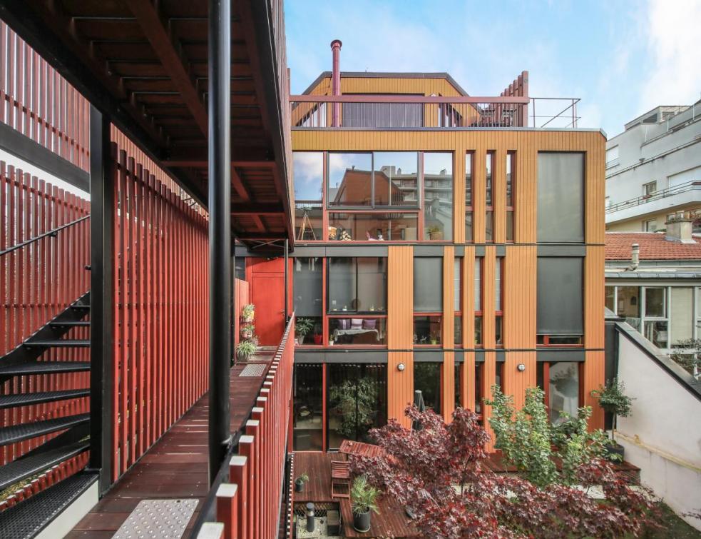 L’architecte Marie Schweitzer réinvente Paris avec des façades bois colorées